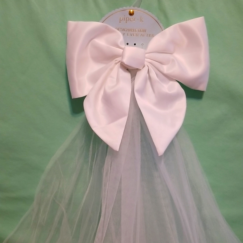 Bridal Bow w/ Veil